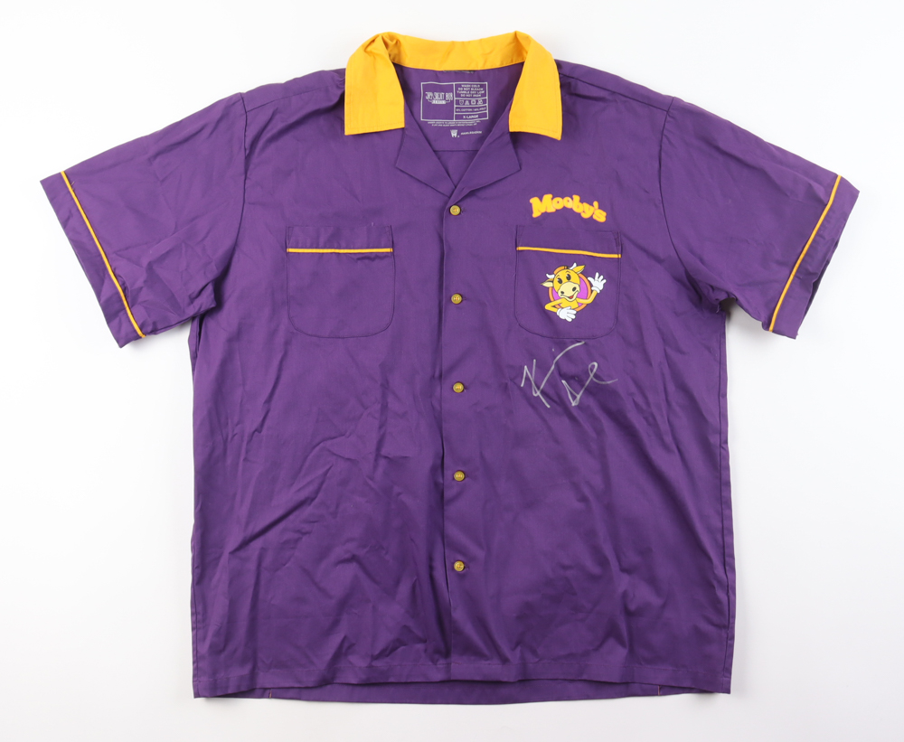Kevin Smith Signed "Jay & Silent Bob Reboot" Mooby's Funployee Uniform Shirt (PSA) at PristineAuction.com Kevin Smith Signed "Jay & Silent Bob Reboot" Mooby's Funployee Uniform Shirt (PSA) at PristineAuction.com