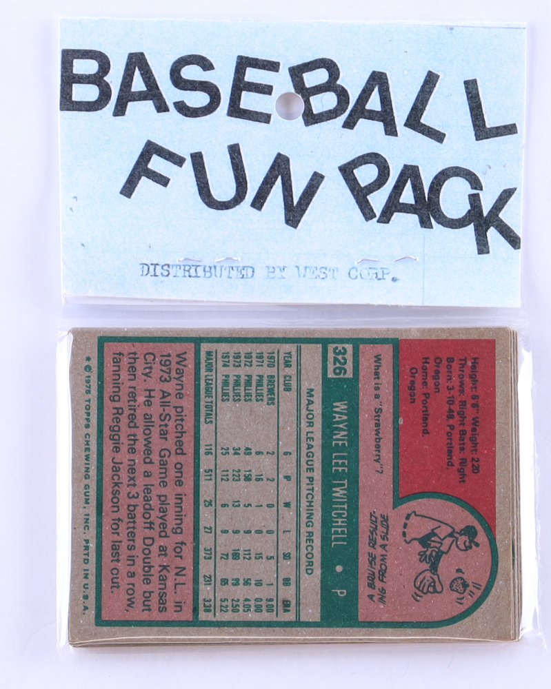 1975 Topps Baseball Card Fun Pack with (10) Cards at PristineAuction.com 1975 Topps Baseball Card Fun Pack with (10) Cards at PristineAuction.com