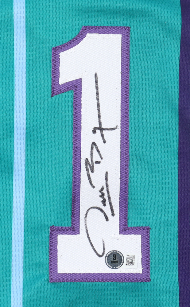 Muggsy Bogues Signed Jersey (Beckett) at PristineAuction.com Muggsy Bogues Signed Jersey (Beckett) at PristineAuction.com