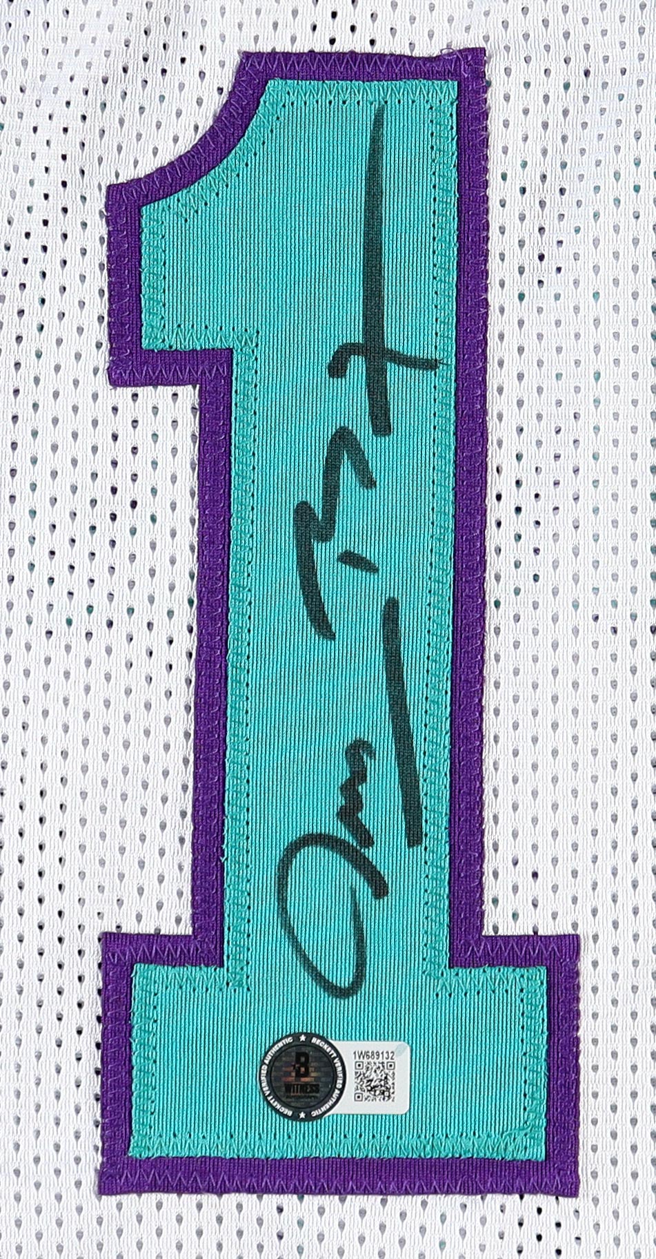 Muggsy Bogues Signed Jersey (Beckett) at PristineAuction.com Muggsy Bogues Signed Jersey (Beckett) at PristineAuction.com