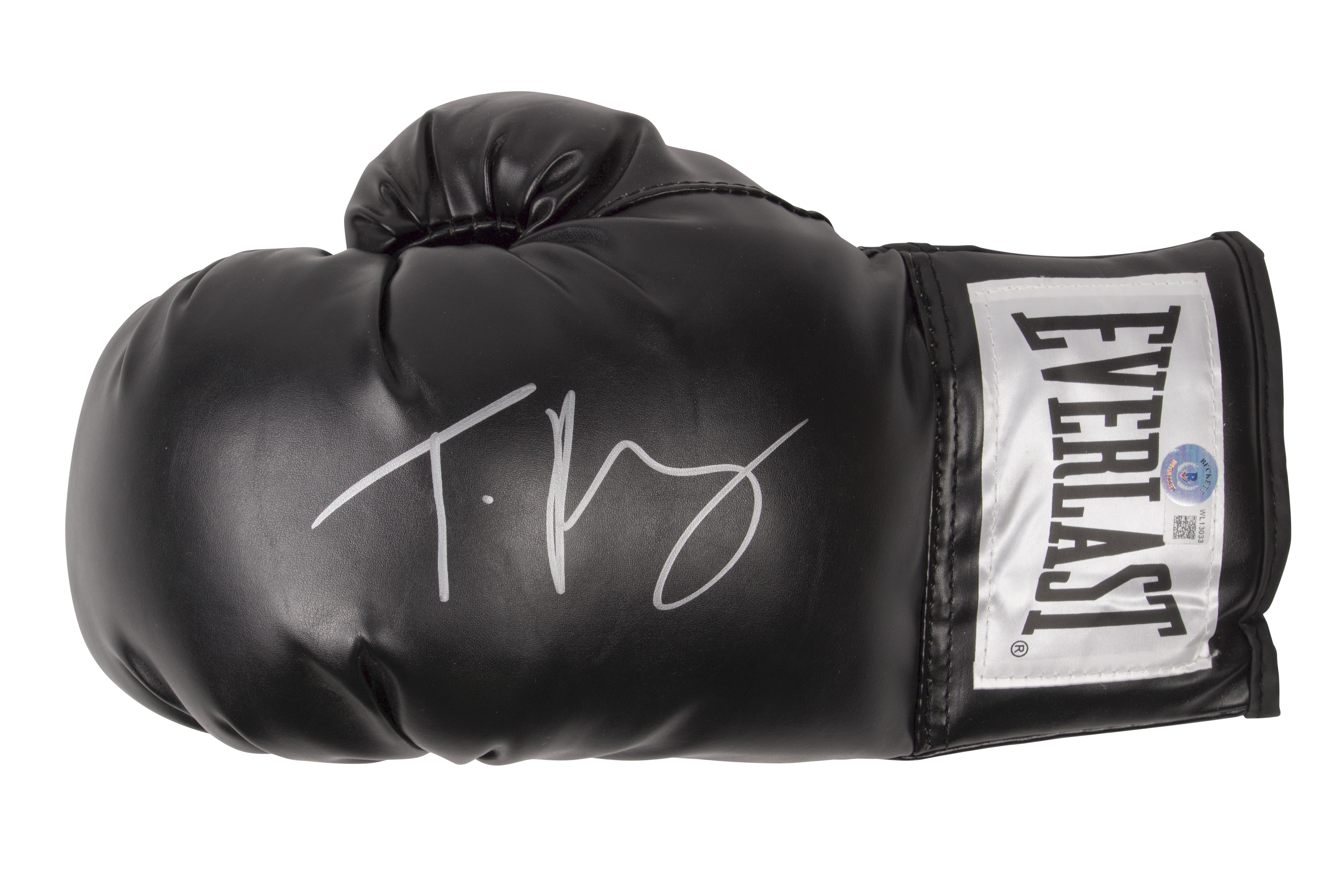 Tyson Fury Signed Everlast Boxing Glove (Beckett) at PristineAuction.com Tyson Fury Signed Everlast Boxing Glove (Beckett) at PristineAuction.com