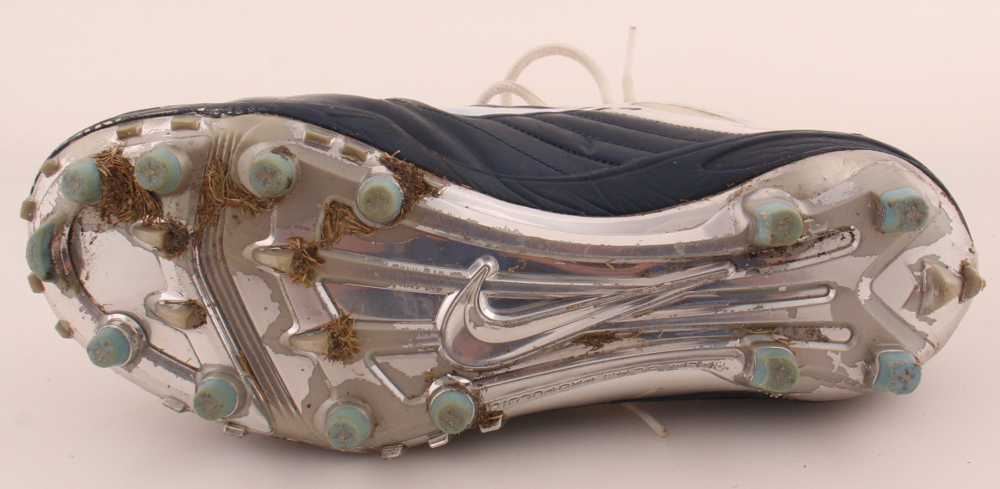 Tim Tebow Personally Owned & Worn Signed Nike Football Cleat (Tebow) at PristineAuction.com Tim Tebow Personally Owned & Worn Signed Nike Football Cleat (Tebow) at PristineAuction.com