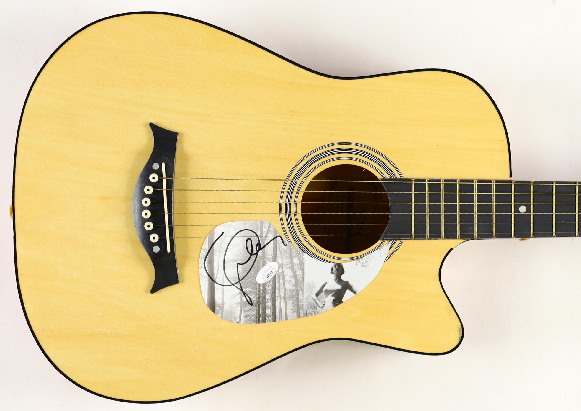 Taylor Swift Signed 38" Acoustic Guitar (JSA) at PristineAuction.com Taylor Swift Signed 38" Acoustic Guitar (JSA) at PristineAuction.com