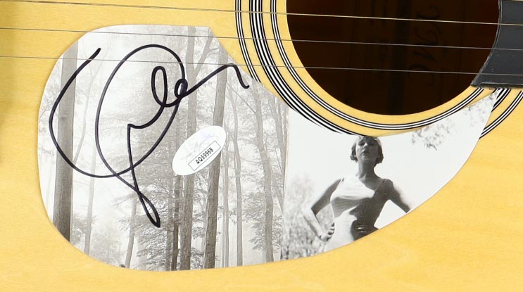 Taylor Swift Signed 38" Acoustic Guitar (JSA) at PristineAuction.com Taylor Swift Signed 38" Acoustic Guitar (JSA) at PristineAuction.com