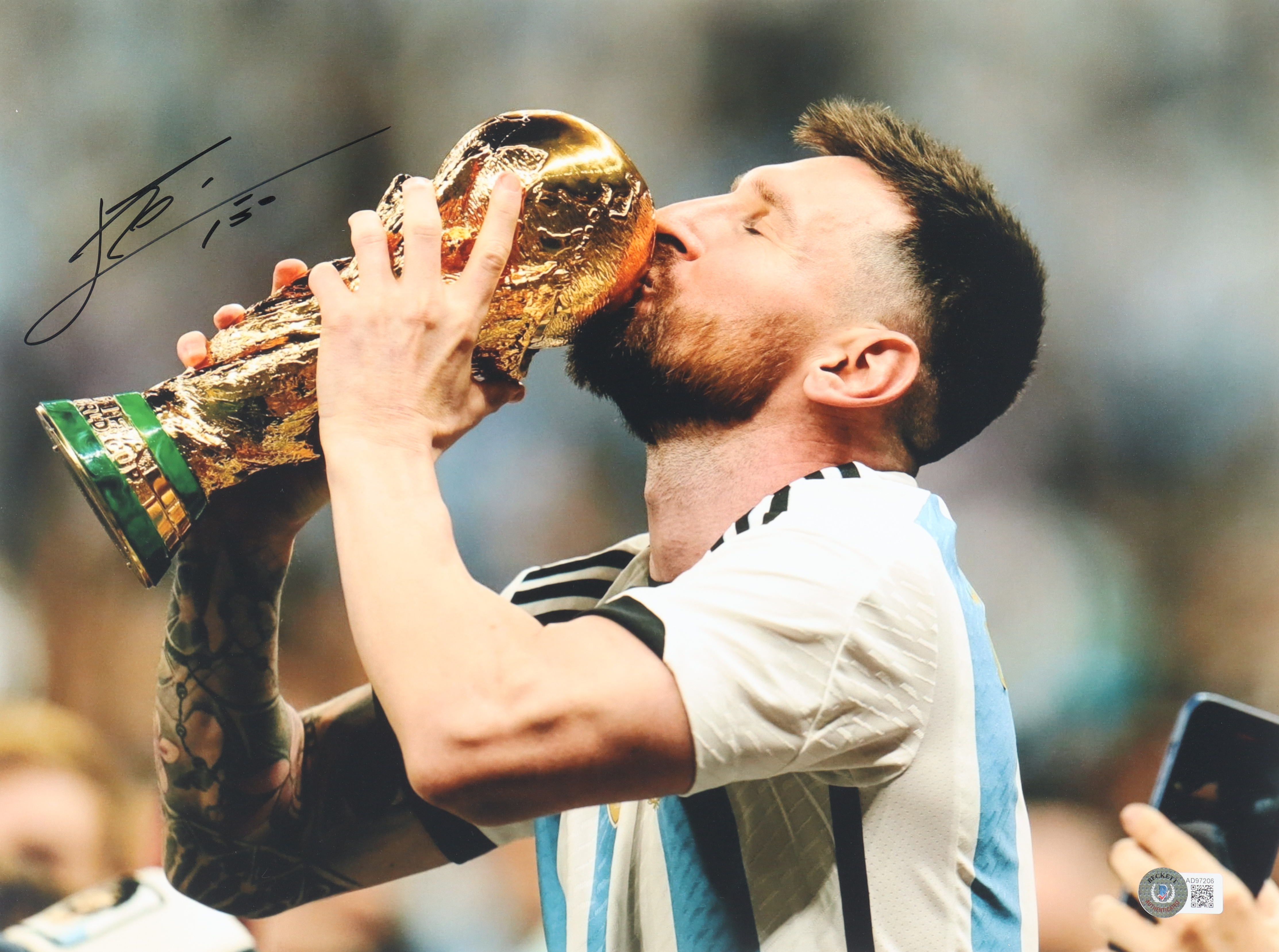 Lionel Messi Signed Team Argentina 12x16 Photo (Beckett) at PristineAuction.com Lionel Messi Signed Team Argentina 12x16 Photo (Beckett) at PristineAuction.com