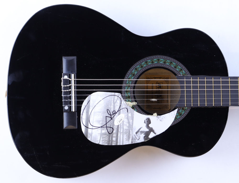 Taylor Swift Signed 34" Acoustic Guitar (JSA) at PristineAuction.com Taylor Swift Signed 34" Acoustic Guitar (JSA) at PristineAuction.com