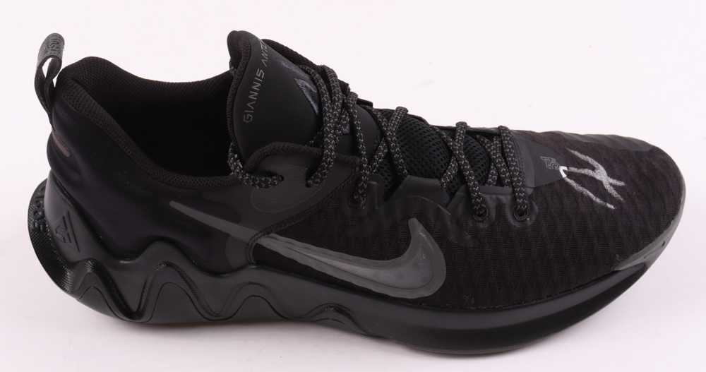 Giannis Antetokounmpo Signed Nike Basketball Shoe (Beckett) at PristineAuction.com Giannis Antetokounmpo Signed Nike Basketball Shoe (Beckett) at PristineAuction.com