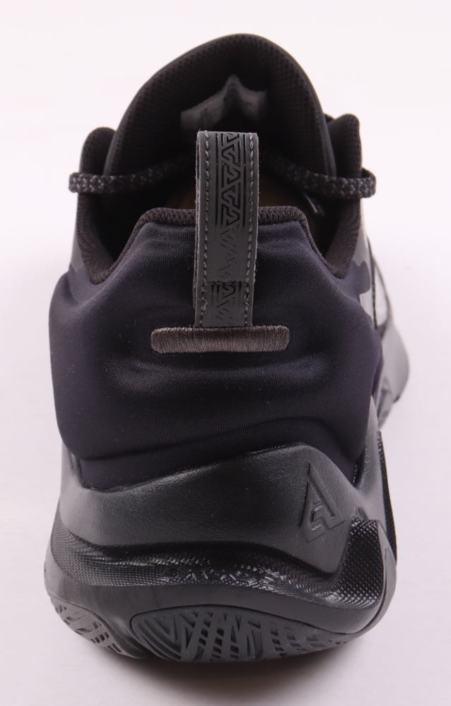 Giannis Antetokounmpo Signed Nike Basketball Shoe (Beckett) at PristineAuction.com Giannis Antetokounmpo Signed Nike Basketball Shoe (Beckett) at PristineAuction.com