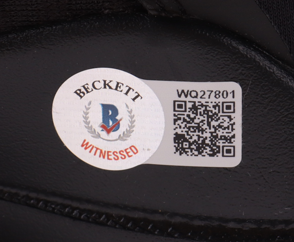 Giannis Antetokounmpo Signed Nike Basketball Shoe (Beckett) at PristineAuction.com Giannis Antetokounmpo Signed Nike Basketball Shoe (Beckett) at PristineAuction.com