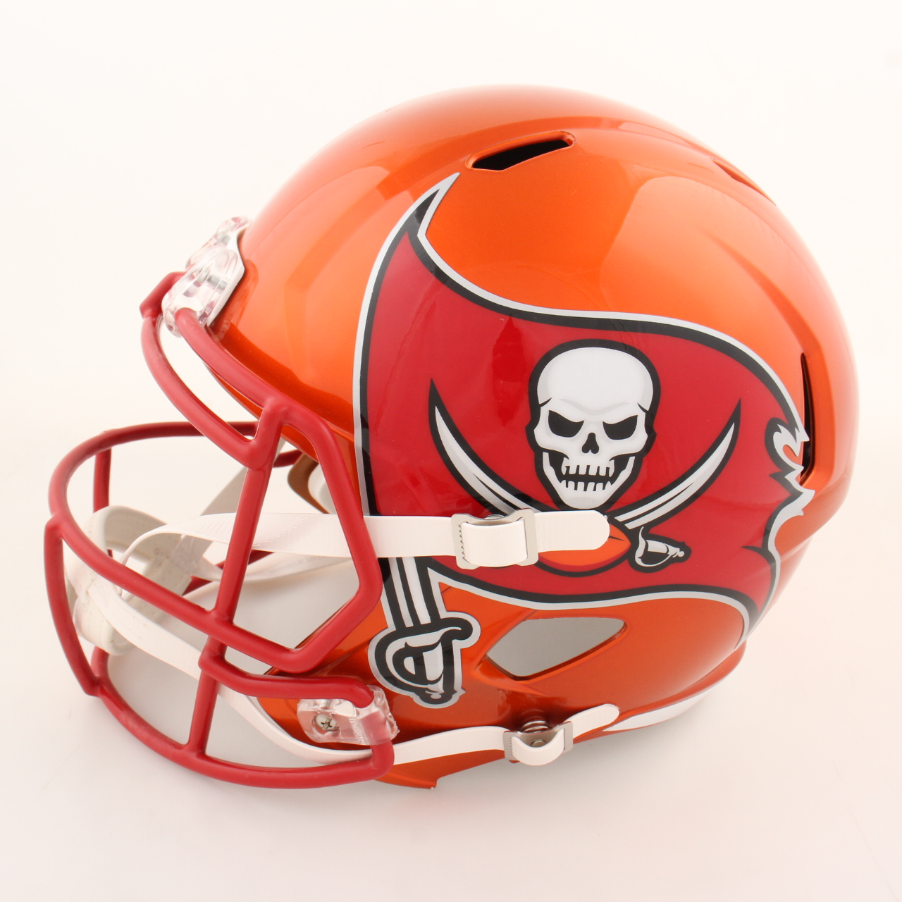 Mike Evans Signed Buccaneers Full-Size Flash Alternate Speed Helmet (Beckett) at PristineAuction.com Mike Evans Signed Buccaneers Full-Size Flash Alternate Speed Helmet (Beckett) at PristineAuction.com