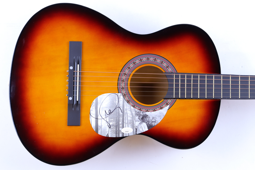 Taylor Swift Signed 37" Acoustic Guitar (JSA) at PristineAuction.com Taylor Swift Signed 37" Acoustic Guitar (JSA) at PristineAuction.com