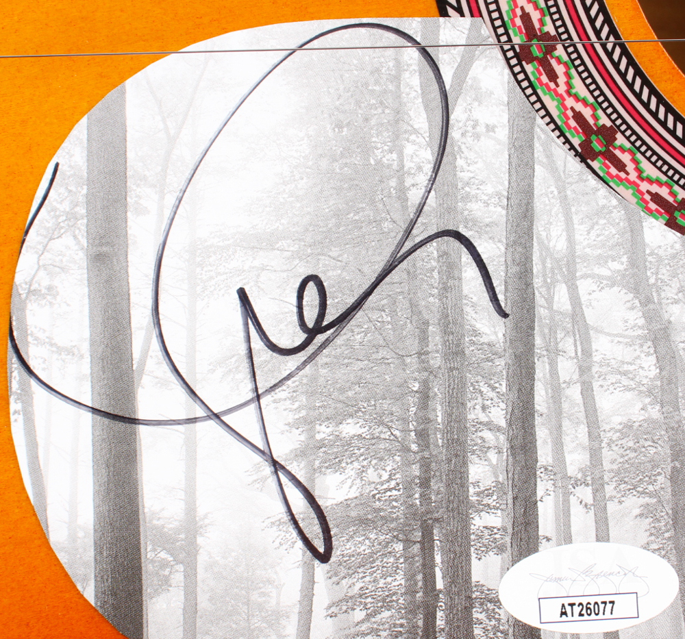 Taylor Swift Signed 37" Acoustic Guitar (JSA) at PristineAuction.com Taylor Swift Signed 37" Acoustic Guitar (JSA) at PristineAuction.com