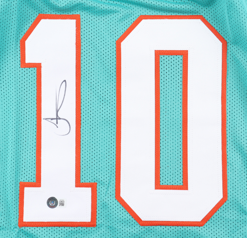 Tyreek Hill Signed Jersey (Beckett) at PristineAuction.com Tyreek Hill Signed Jersey (Beckett) at PristineAuction.com