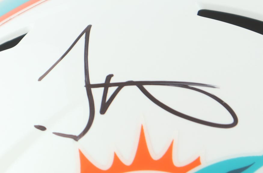 Tyreek Hill Signed Dolphins Full-Size Speed Helmet (Beckett) at PristineAuction.com Tyreek Hill Signed Dolphins Full-Size Speed Helmet (Beckett) at PristineAuction.com