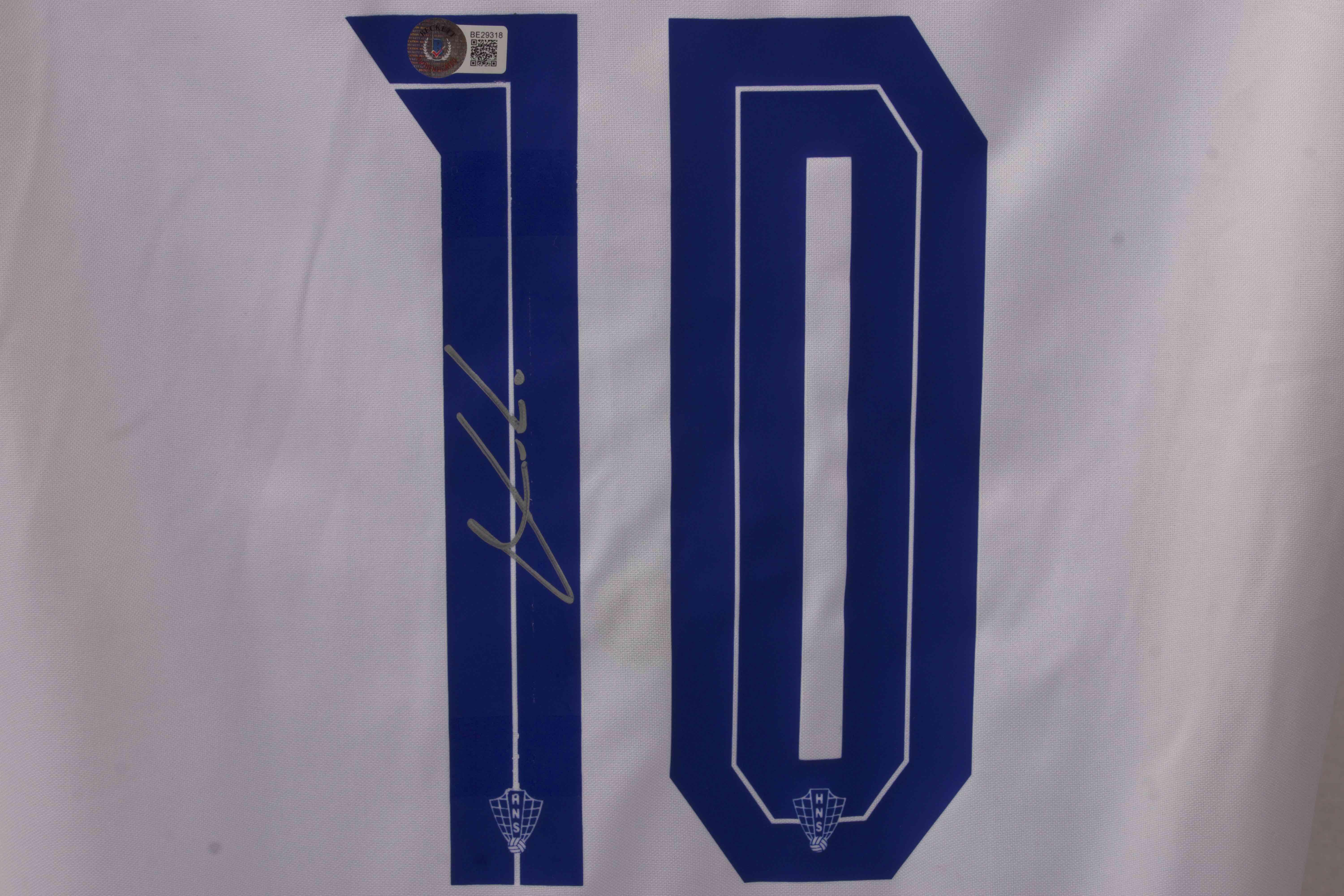 Luka Modric Signed Team Croatia Jersey (Beckett) at PristineAuction.com Luka Modric Signed Team Croatia Jersey (Beckett) at PristineAuction.com