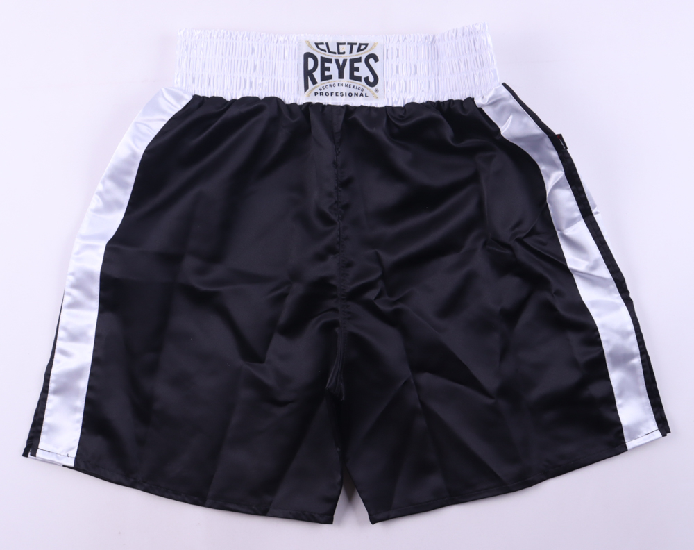 Oscar De La Hoya Signed Cleto Reyes Boxing Trunks (Beckett) at PristineAuction.com Oscar De La Hoya Signed Cleto Reyes Boxing Trunks (Beckett) at PristineAuction.com