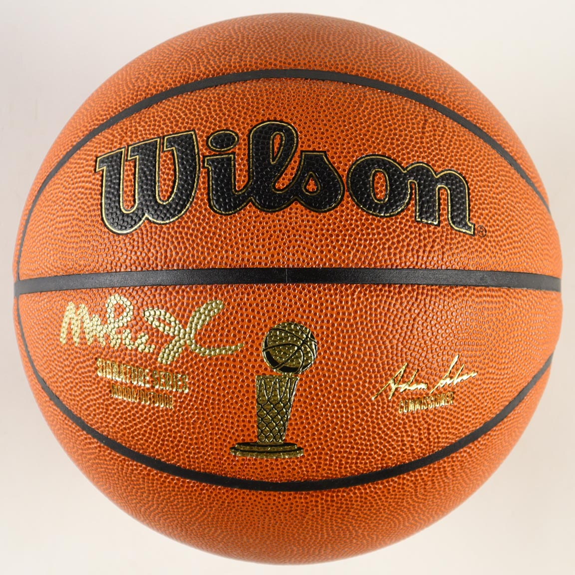 Magic Johnson Signed NBA Finals Trophy Special Edition Basketball With Display Case (Beckett) at PristineAuction.com Magic Johnson Signed NBA Finals Trophy Special Edition Basketball With Display Case (Beckett) at PristineAuction.com