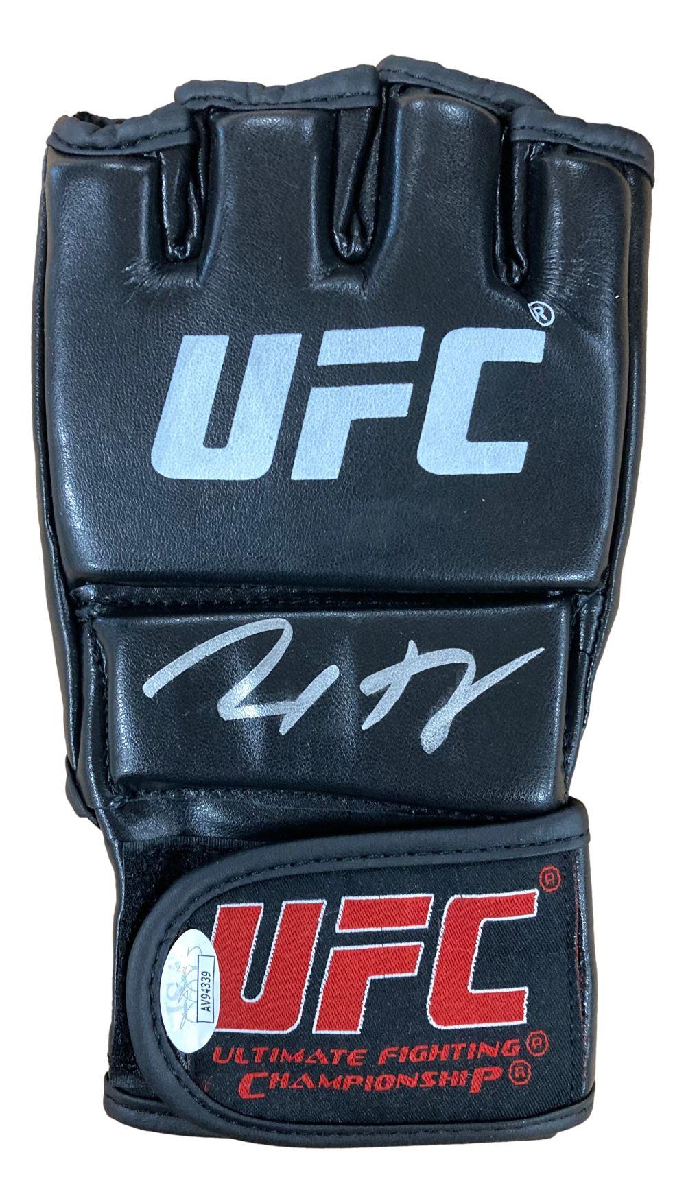 Max Holloway Signed UFC Glove (JSA) at PristineAuction.com Max Holloway Signed UFC Glove (JSA) at PristineAuction.com