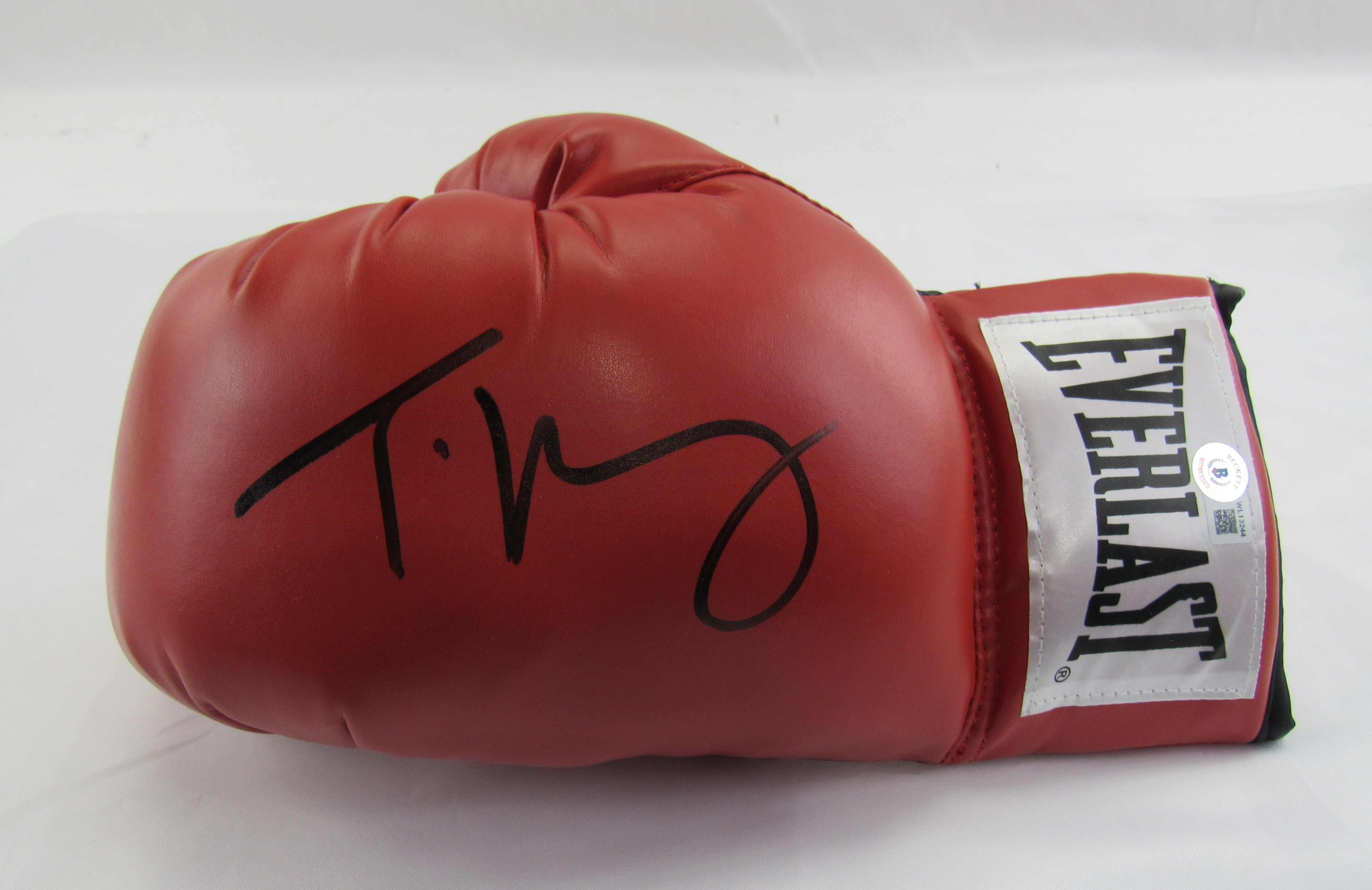 Tyson Fury Signed Everlast Boxing Glove (Beckett) at PristineAuction.com Tyson Fury Signed Everlast Boxing Glove (Beckett) at PristineAuction.com