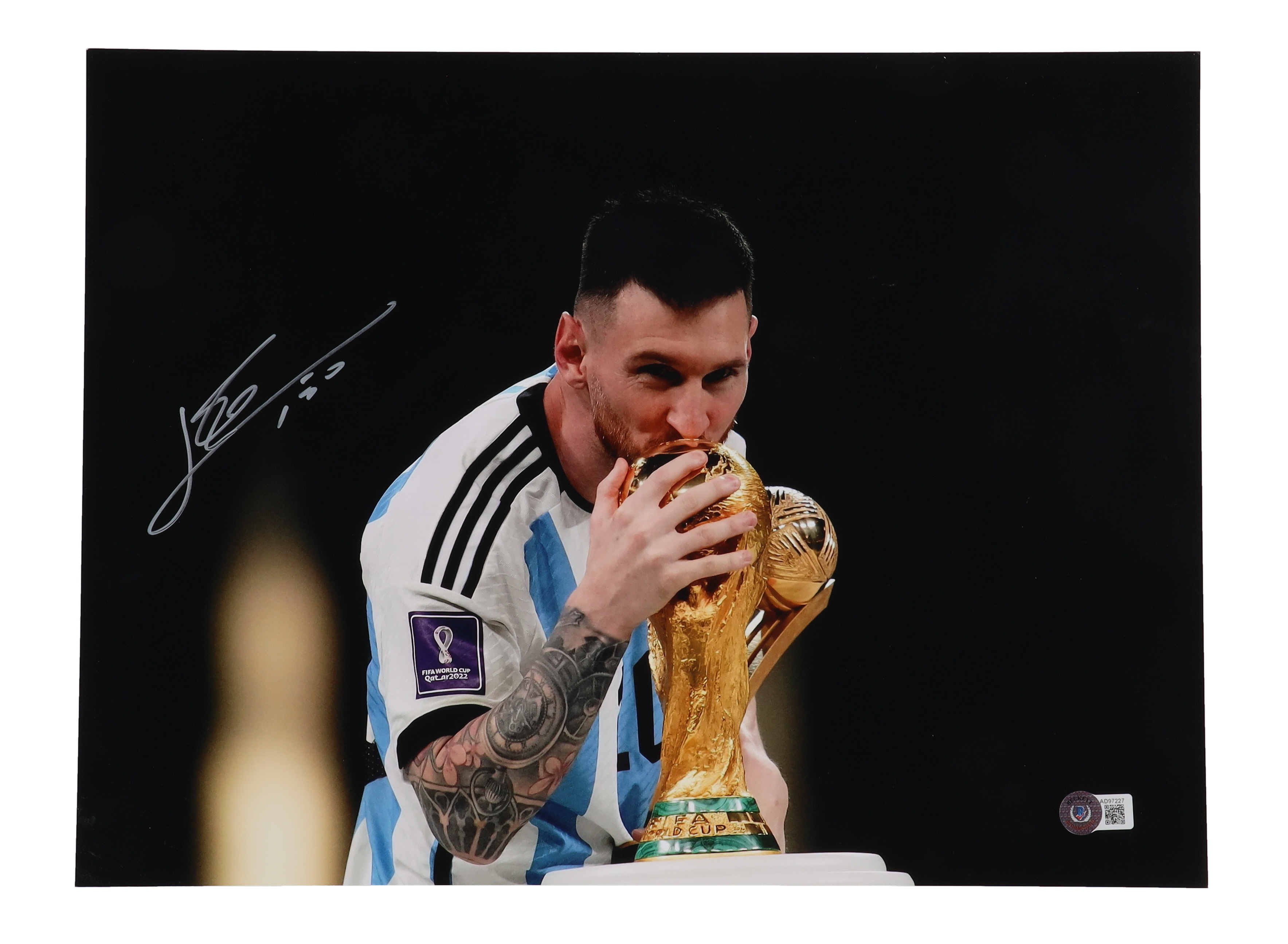 Lionel Messi Signed Team Argentina 12x16 Photo (Beckett) at PristineAuction.com Lionel Messi Signed Team Argentina 12x16 Photo (Beckett) at PristineAuction.com