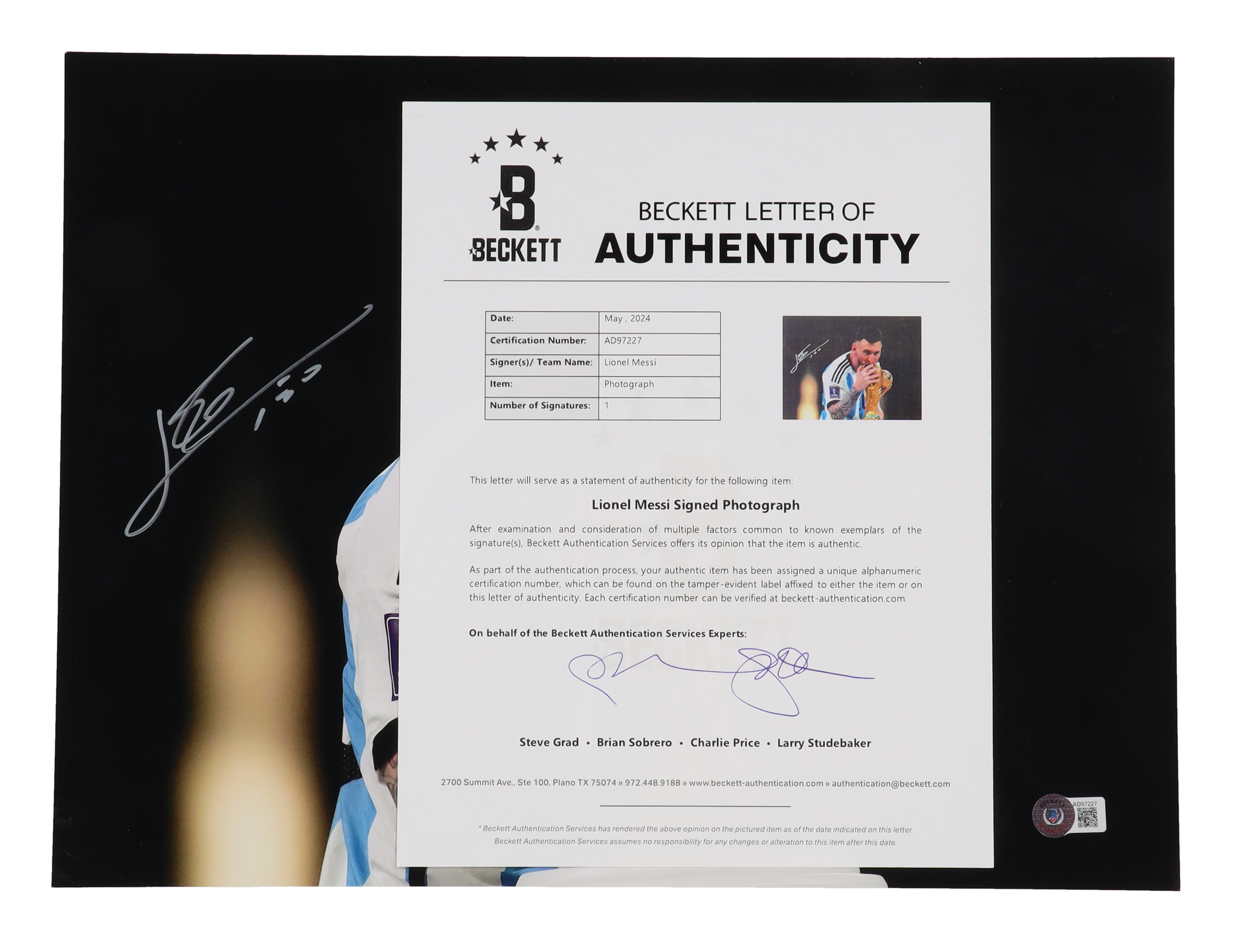 Lionel Messi Signed Team Argentina 12x16 Photo (Beckett) at PristineAuction.com Lionel Messi Signed Team Argentina 12x16 Photo (Beckett) at PristineAuction.com