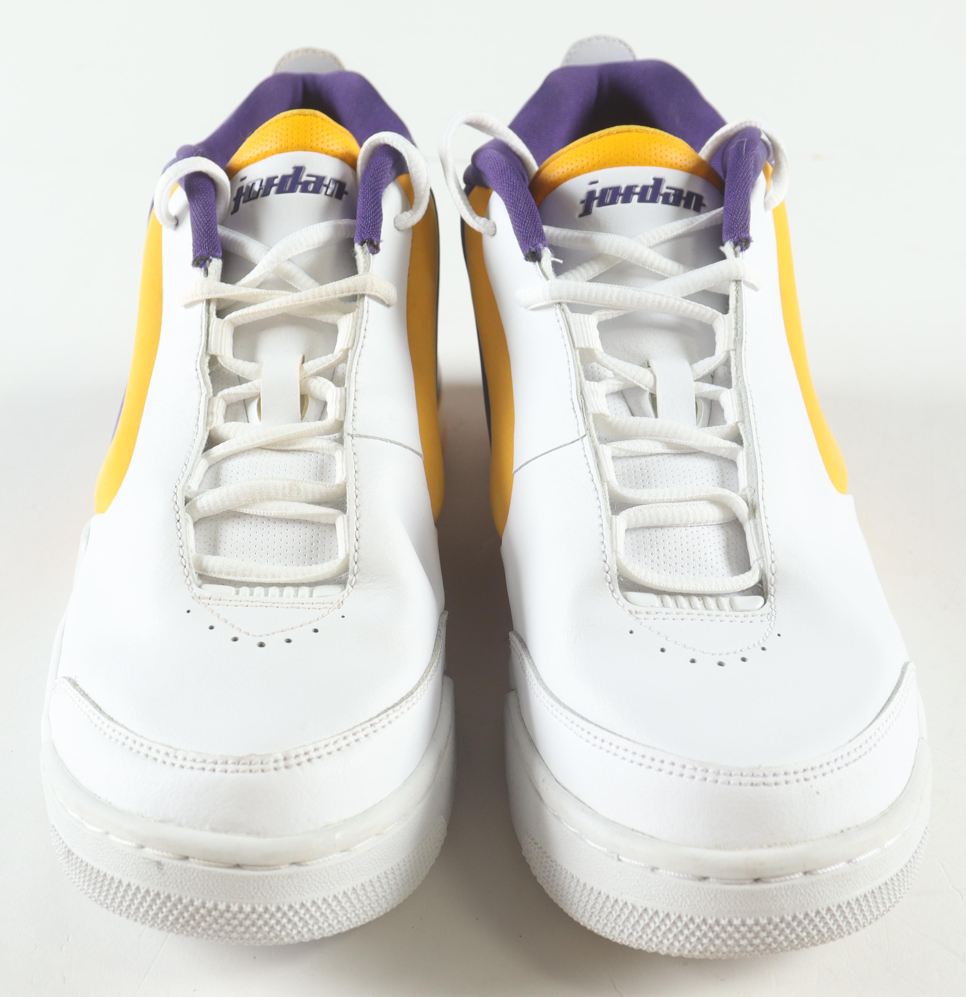 Magic Johnson Reebok Magic Johnson Signed Pair of Air Jordan Basketball Shoes (Beckett ...