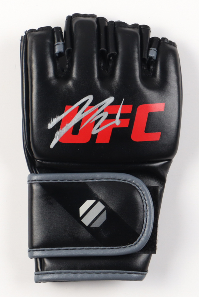 Nick Diaz Signed UFC Fight Glove (Beckett) at PristineAuction.com Nick Diaz Signed UFC Fight Glove (Beckett) at PristineAuction.com