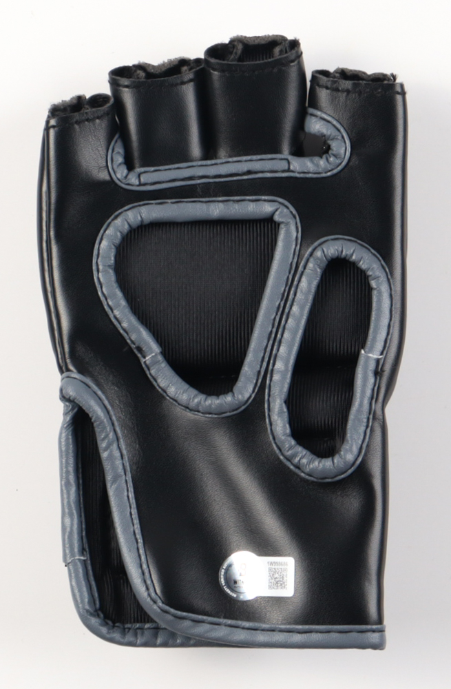 Nick Diaz Signed UFC Fight Glove (Beckett) at PristineAuction.com Nick Diaz Signed UFC Fight Glove (Beckett) at PristineAuction.com