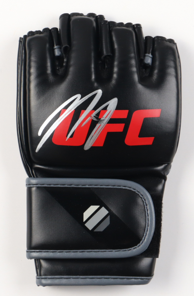 Nick Diaz Signed UFC Fight Glove (Beckett) at PristineAuction.com Nick Diaz Signed UFC Fight Glove (Beckett) at PristineAuction.com