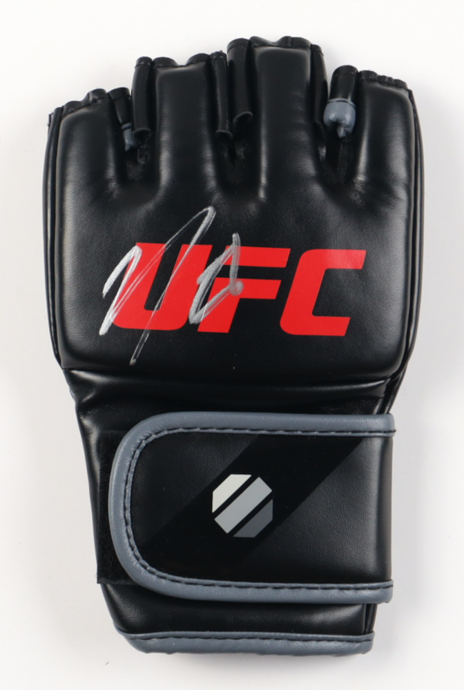 Nick Diaz Signed UFC Fight Glove (Beckett) at PristineAuction.com Nick Diaz Signed UFC Fight Glove (Beckett) at PristineAuction.com