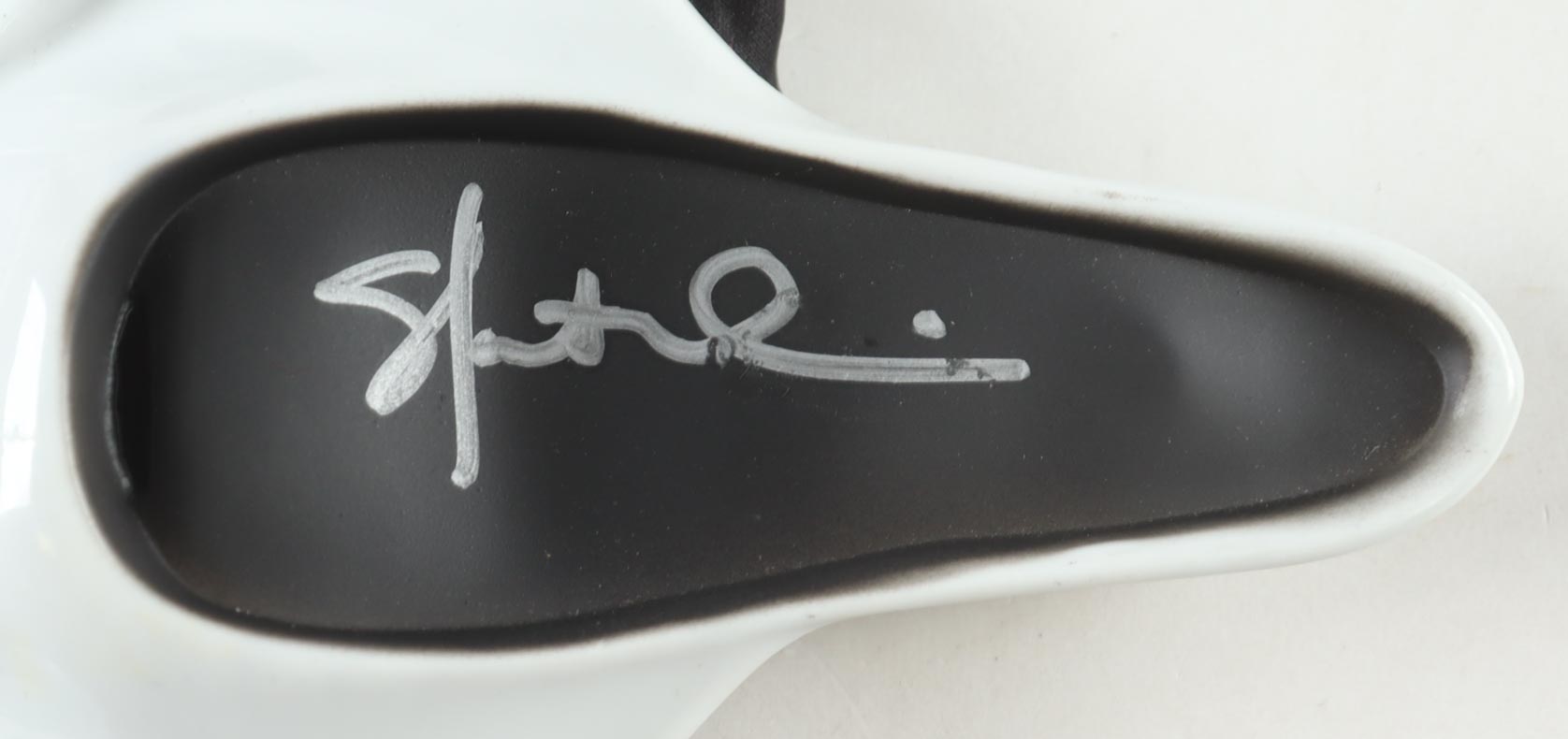 Skeet Ulrich Signed "Scream" Ghostface Mask (JSA) at PristineAuction.com Skeet Ulrich Signed "Scream" Ghostface Mask (JSA) at PristineAuction.com