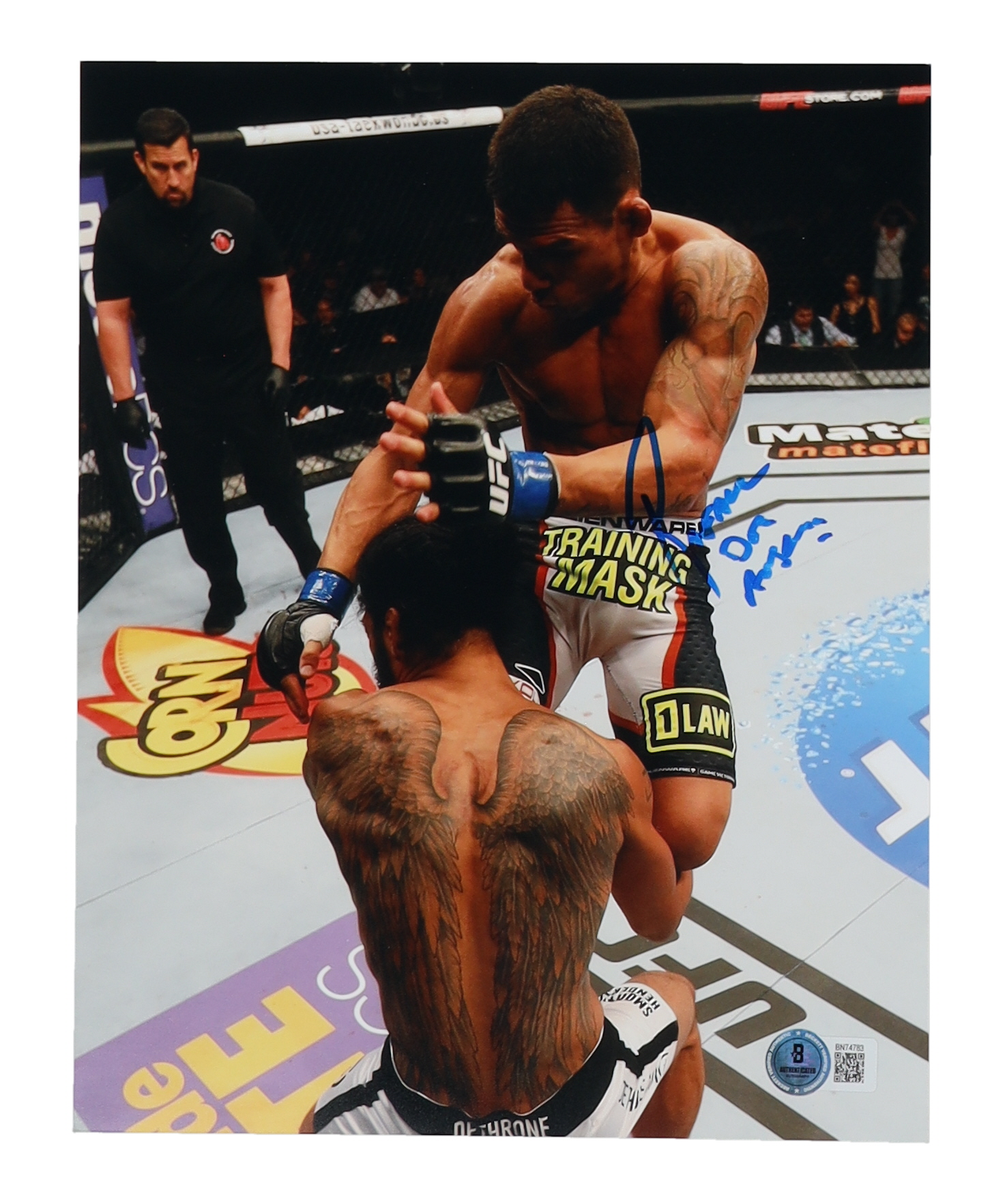 Rafael Dos Anjos Signed UFC 8x10 Photo (Beckett) at PristineAuction.com Rafael Dos Anjos Signed UFC 8x10 Photo (Beckett) at PristineAuction.com