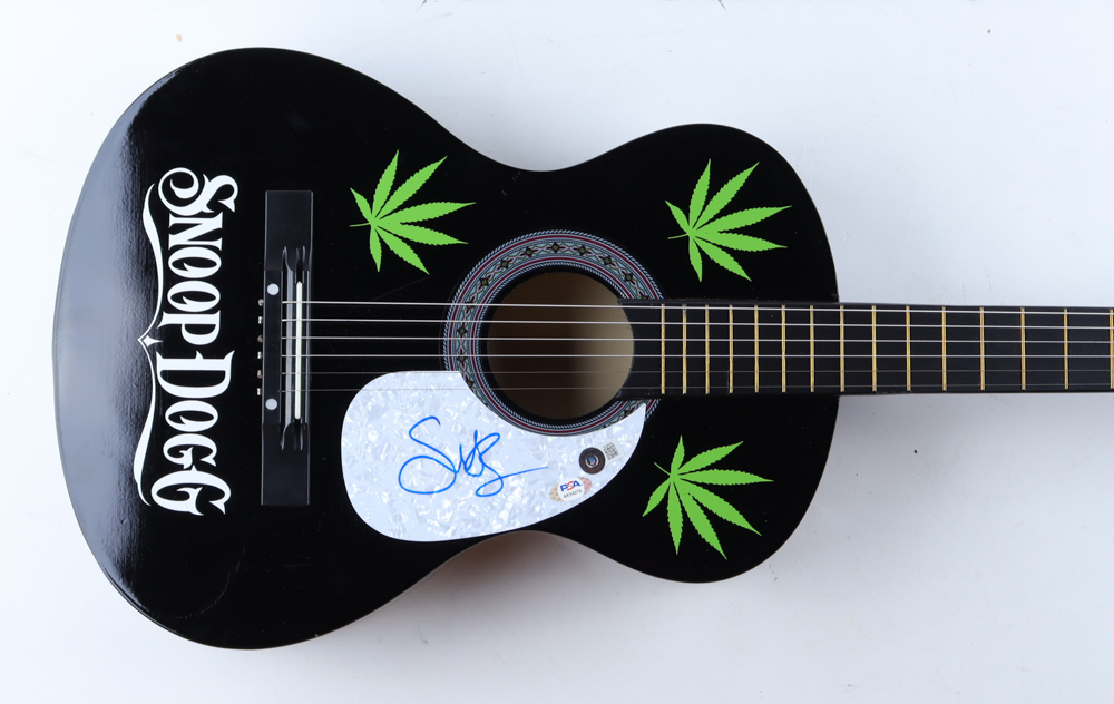 Snoop Dogg Signed 38" Acoustic Guitar (Beckett & PSA) at PristineAuction.com Snoop Dogg Signed 38" Acoustic Guitar (Beckett & PSA) at PristineAuction.com