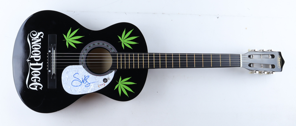 Snoop Dogg Signed 38" Acoustic Guitar (Beckett & PSA) at PristineAuction.com Snoop Dogg Signed 38" Acoustic Guitar (Beckett & PSA) at PristineAuction.com