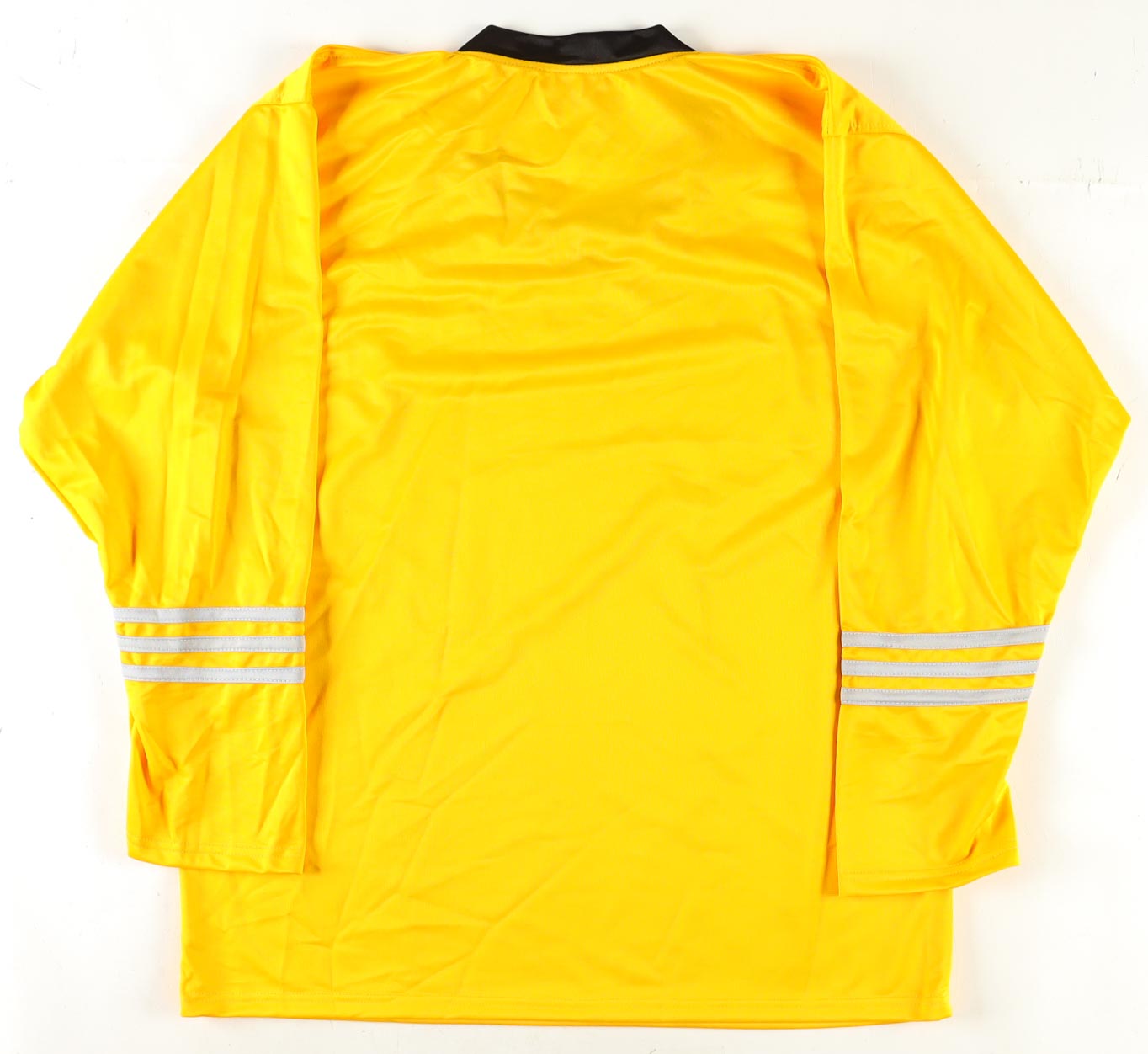 William Shatner Signed "Star Trek" Prop Uniform Shirt (PSA) at PristineAuction.com William Shatner Signed "Star Trek" Prop Uniform Shirt (PSA) at PristineAuction.com