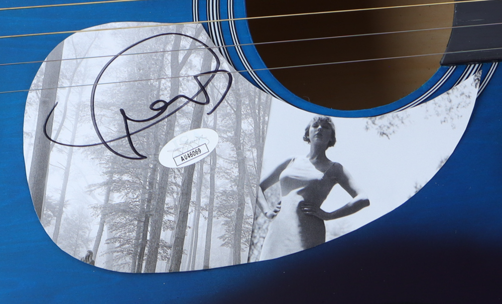 Taylor Swift Signed 38" Acoustic Guitar (JSA) at PristineAuction.com Taylor Swift Signed 38" Acoustic Guitar (JSA) at PristineAuction.com