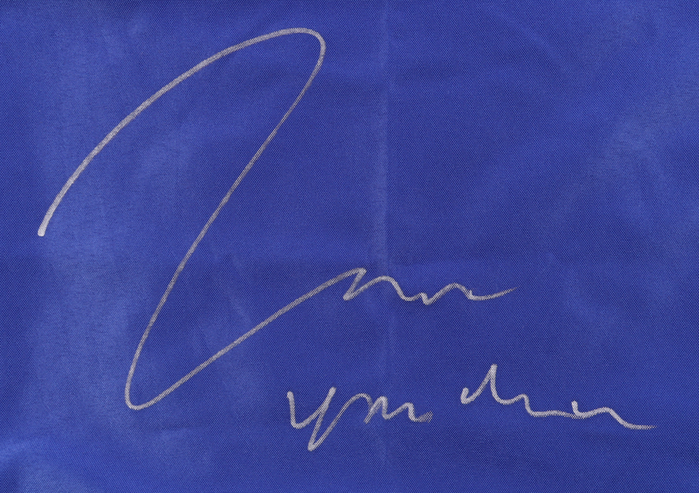 Jeremy Allen White Signed "The Bear" Apron Inscribed "Yes Chef" (PSA) at PristineAuction.com Jeremy Allen White Signed "The Bear" Apron Inscribed "Yes Chef" (PSA) at PristineAuction.com