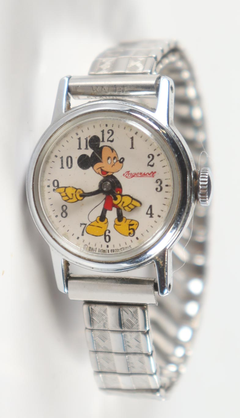 Walt Disney Mickey Mouse Watch at PristineAuction.com Walt Disney Mickey Mouse Watch at PristineAuction.com