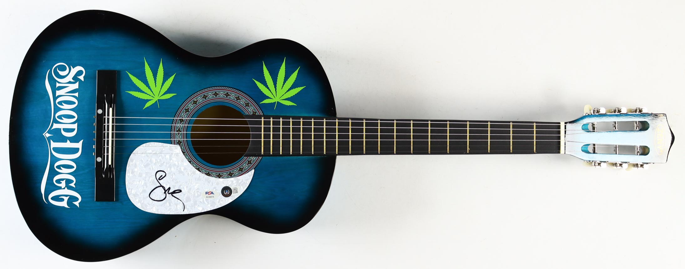 Snoop Dogg Signed 38" Acoustic Guitar (Beckett & PSA) at PristineAuction.com Snoop Dogg Signed 38" Acoustic Guitar (Beckett & PSA) at PristineAuction.com