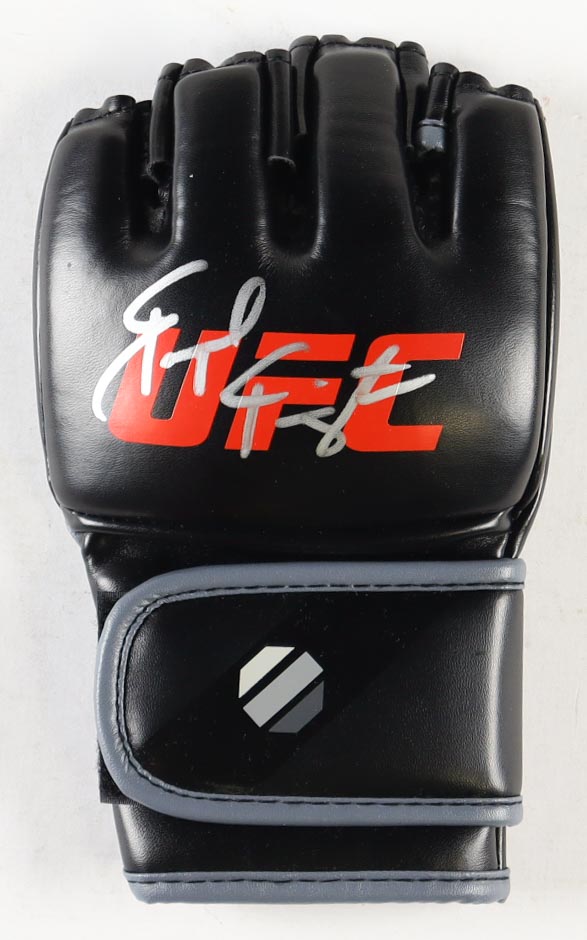 Raquel Pennington Signed UFC Glove (Beckett) at PristineAuction.com Raquel Pennington Signed UFC Glove (Beckett) at PristineAuction.com