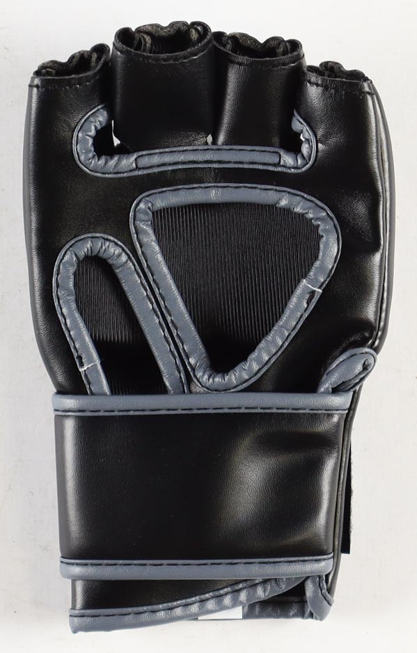 Raquel Pennington Signed UFC Glove (Beckett) at PristineAuction.com Raquel Pennington Signed UFC Glove (Beckett) at PristineAuction.com