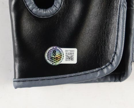 Raquel Pennington Signed UFC Glove (Beckett) at PristineAuction.com Raquel Pennington Signed UFC Glove (Beckett) at PristineAuction.com