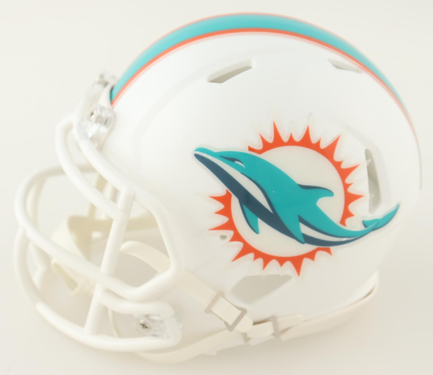 De’Von Achane Signed Dolphins Speed Mini Helmet (Beckett) at PristineAuction.com De’Von Achane Signed Dolphins Speed Mini Helmet (Beckett) at PristineAuction.com