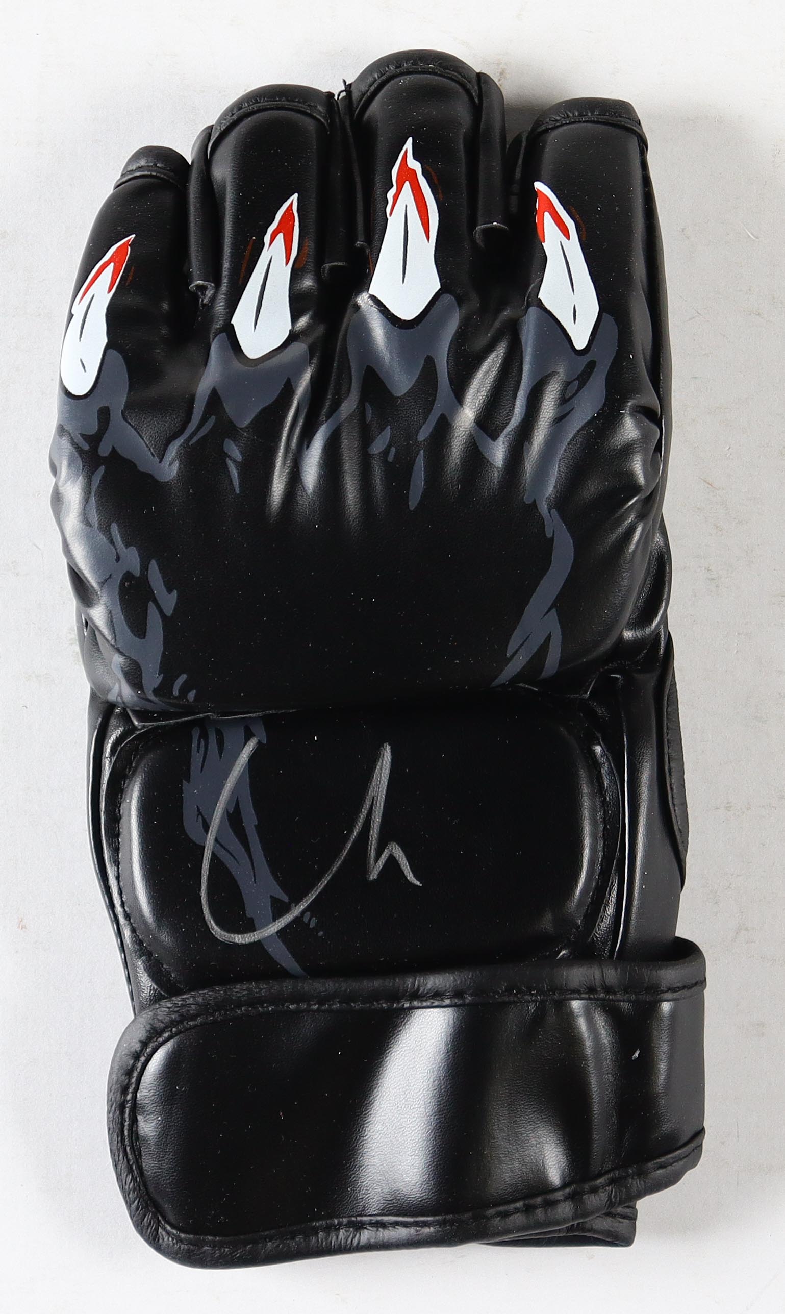 Marlon "Chito" Vera Signed UFC Glove (Beckett) at PristineAuction.com Marlon "Chito" Vera Signed UFC Glove (Beckett) at PristineAuction.com