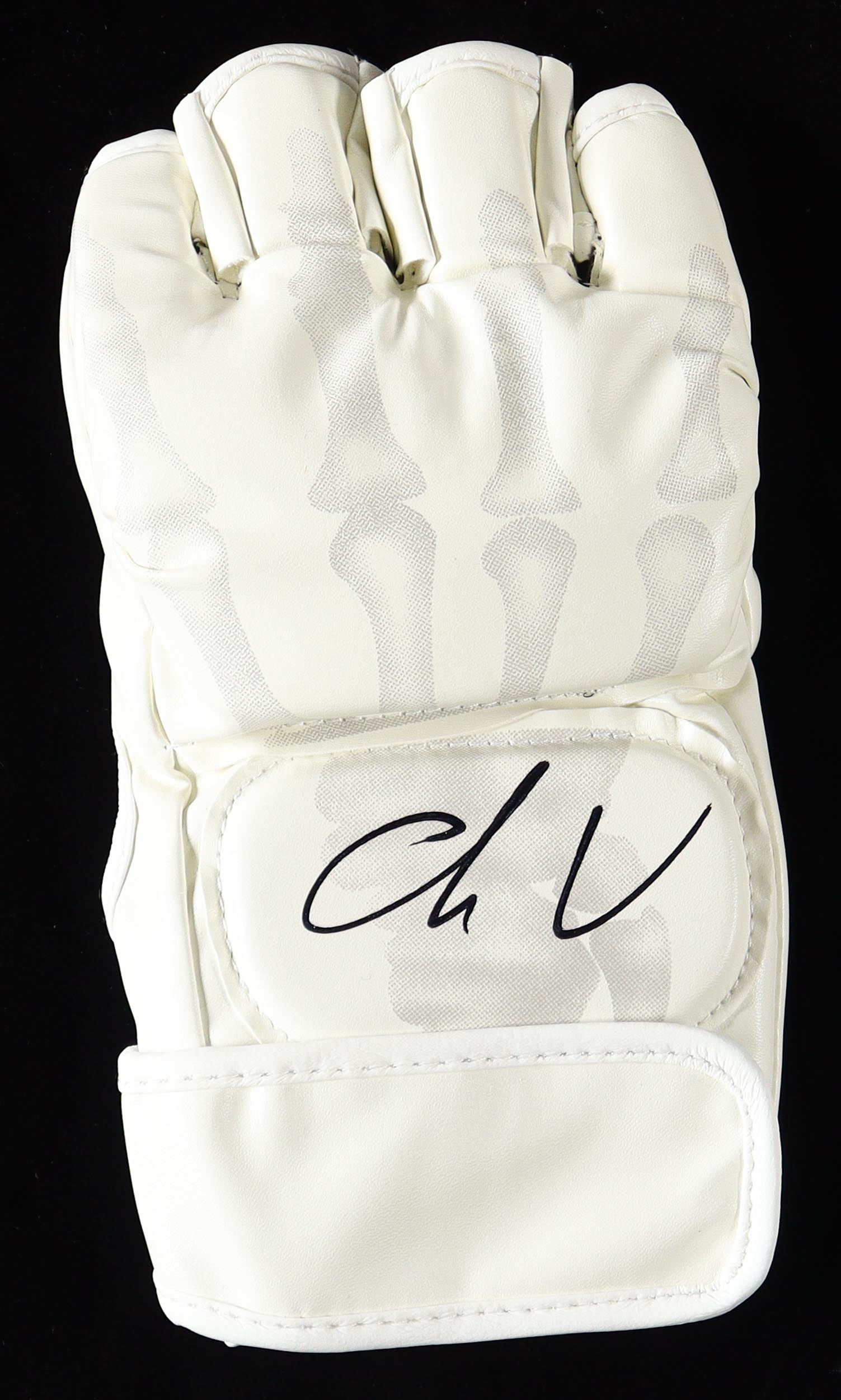 Marlon "Chito" Vera Signed UFC Glove (Beckett) at PristineAuction.com Marlon "Chito" Vera Signed UFC Glove (Beckett) at PristineAuction.com