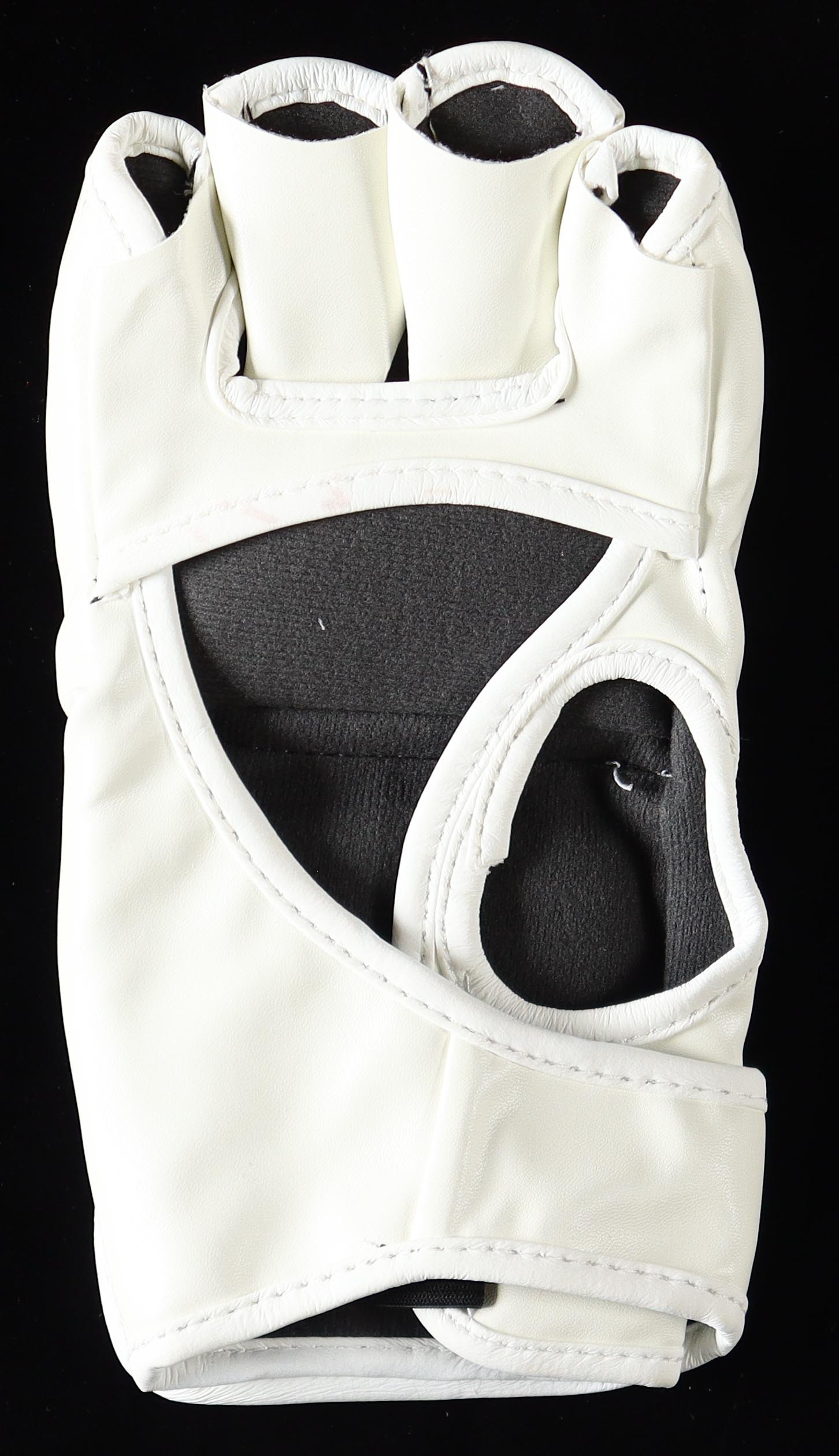 Marlon "Chito" Vera Signed UFC Glove (Beckett) at PristineAuction.com Marlon "Chito" Vera Signed UFC Glove (Beckett) at PristineAuction.com