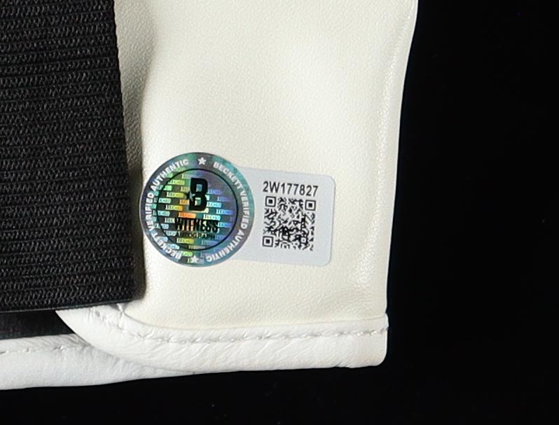 Marlon "Chito" Vera Signed UFC Glove (Beckett) at PristineAuction.com Marlon "Chito" Vera Signed UFC Glove (Beckett) at PristineAuction.com