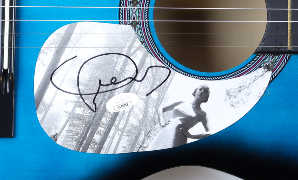 Taylor Swift Signed 38" Acoustic Guitar (JSA) at PristineAuction.com Taylor Swift Signed 38" Acoustic Guitar (JSA) at PristineAuction.com