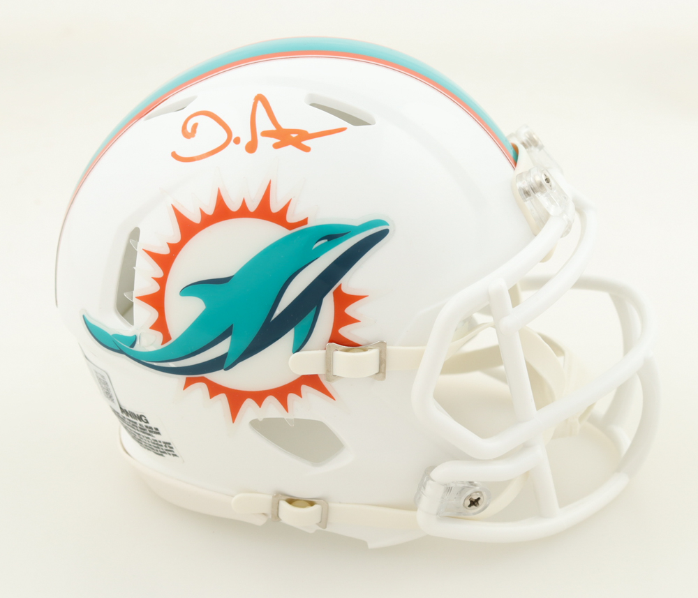 De'Von Achane Signed Dolphins Speed Mini Helmet (Beckett) at PristineAuction.com De'Von Achane Signed Dolphins Speed Mini Helmet (Beckett) at PristineAuction.com