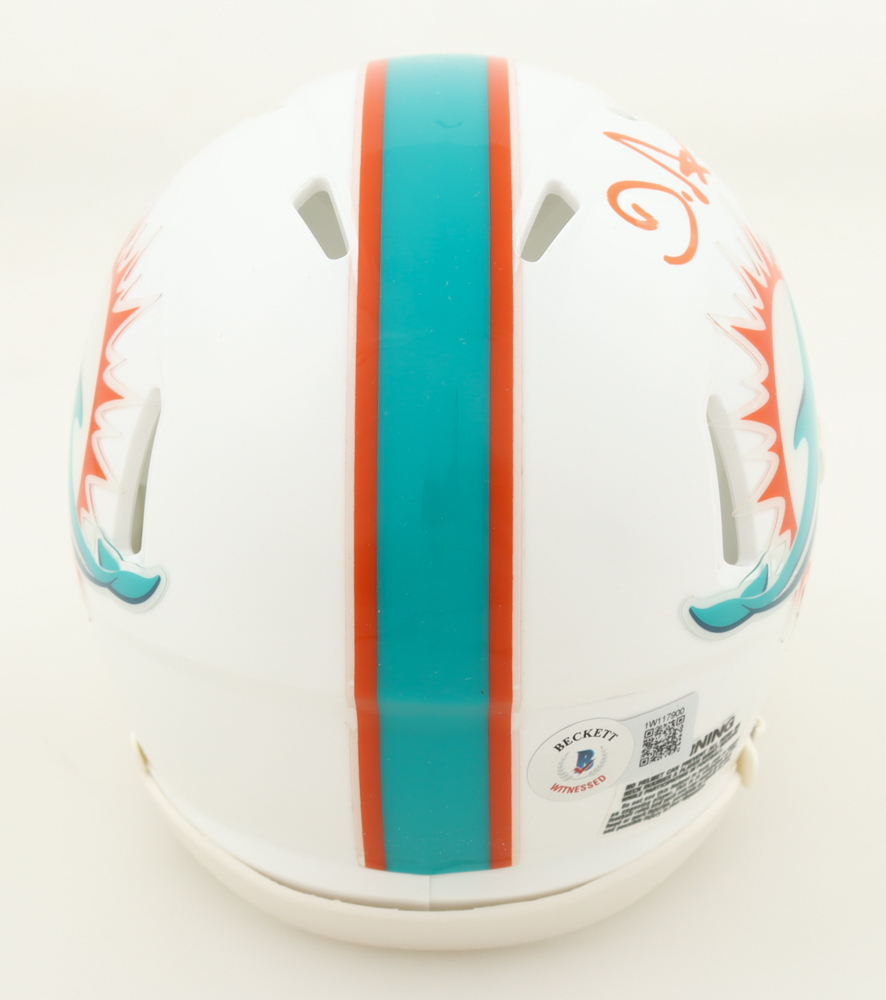 De'Von Achane Signed Dolphins Speed Mini Helmet (Beckett) at PristineAuction.com De'Von Achane Signed Dolphins Speed Mini Helmet (Beckett) at PristineAuction.com